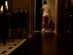 Str8 bulging show for the delivery guy